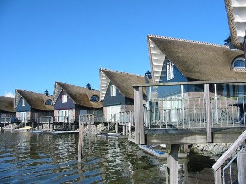 meren • Luxe villa met sauna en jacuzzi direct aan zee! • 1 van 10