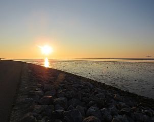 Adembenemende zonsondergang nabij Skries, Nes, Ameland, op de Waddeneilanden.