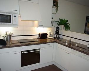 Moderne keuken in Duinrust appartement Nes Ameland met alle gemakken.