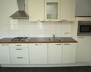 Volledig uitgeruste keuken in appartementenboerderij de Jong, Nes, Ameland.