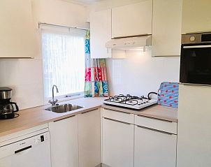 Moderne keuken in Bungalow Margot, Nes, Ameland met alle gemakken voorzien.