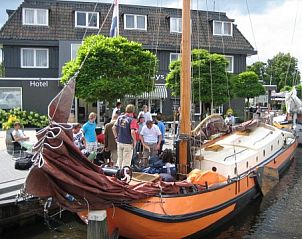 Guest house 120129 • Boat Sneekermeer • De Oranje Schuit 