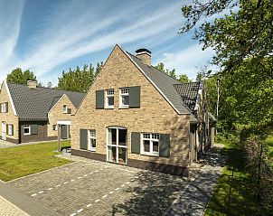 Guest house 422539 • Bungalow Hart van Brabant • Kaatsheuvel | 12-persoons vakantiehuis | 12L 