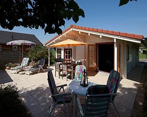 Guest house 610122 • Holiday property Tholen • Sfeervol 6-persoons chalet op vakantiepark De Krabbenkreek 