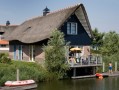Verblijf 060138 • Vakantiewoning Friese Meren • Vissersvilla met groot terras boven het water