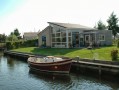 Verblijf 060207 • Bungalow Friesland • Luxe Bungalow a/h water, Sauna, Sloep.