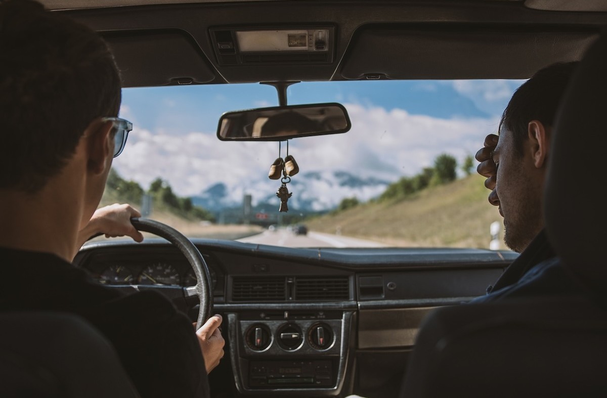 De gids voor populaire bestemmingen voor een roadtrip