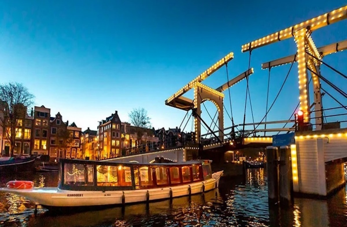 Haal het meeste uit je uitje met een rondvaart door Amsterdam