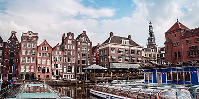 Ontdek Amsterdam vanaf het water: De magie van een rondvaart