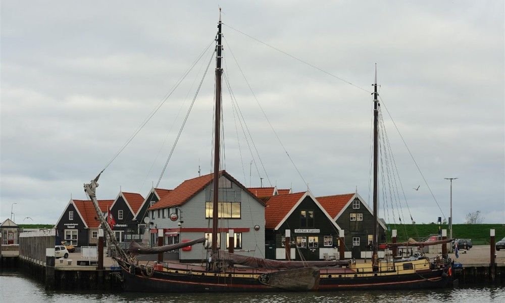 Guest house 01011057 - Bungalow Texel - Krim 661 met Ruime tuin, Stuga en BBQ en Sauna