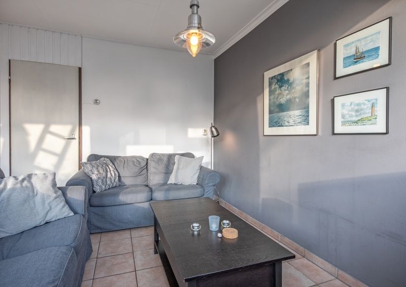 Ontspan in de knusse zithoek van Vakantiehuis Slufterhoek 114, De Cocksdorp, Texel, met stijlvolle decoratie.