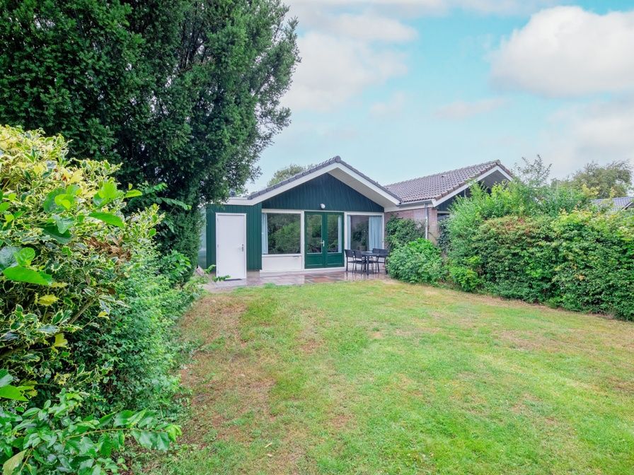 Vakantiehuis Slufterhoek 150 in De Cocksdorp Texel met groene tuin en terras.