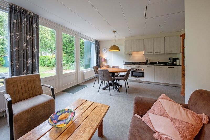 Eethoek en keuken in Vakantiehuis Slufterhoek 150, De Cocksdorp Texel.