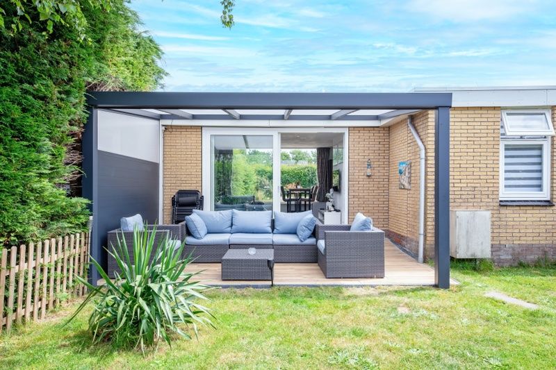 Relax on the terrace of Bungalow Duin aan Zee Texel in the picturesque Bungalowpark Tamarisk, De Cocksdorp.