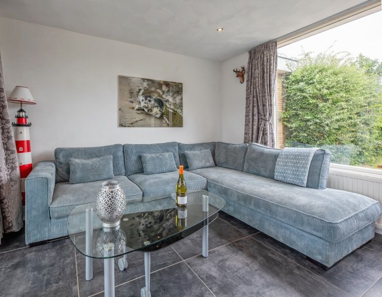 Comfortable sitting area in Bungalow Duin aan Zee Texel, Bungalowpark Tamarisk, De Cocksdorp, ideal for relaxation.