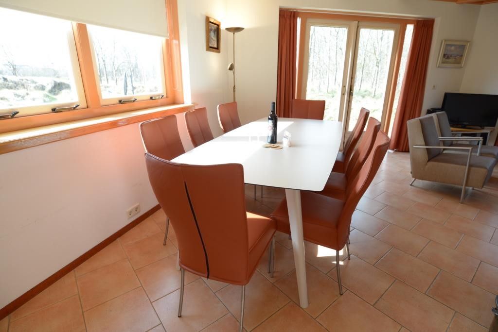 Esszimmer im Velduil Ferienhaus De Cocksdorp Texel, ideal fuer Familienessen.