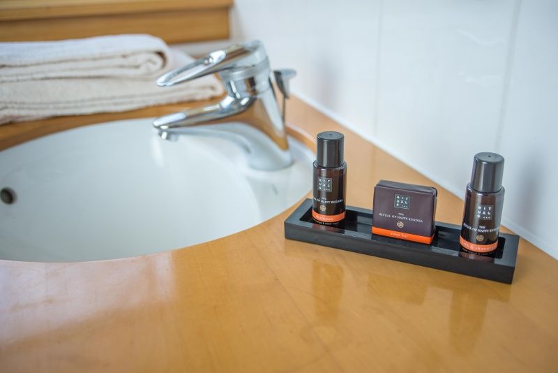 Luxe badkamerartikelen in De Velduil vakantiehuis, De Cocksdorp, Texel.