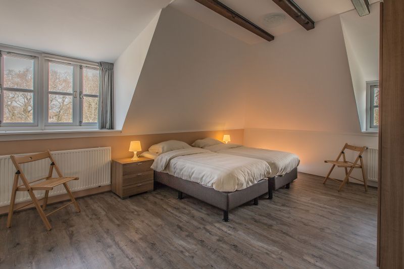 Gezellige slaapkamer in Type W vakantiehuis, De Cocksdorp Texel met comfortabele bedden.