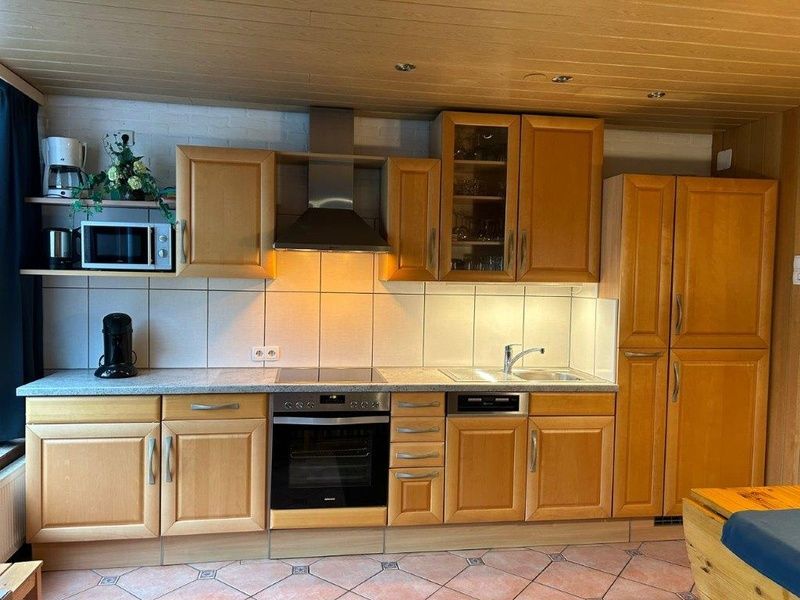 Moderne keuken van Vakantiehuis Slufterhoek 128 in De Cocksdorp, Texel met complete apparatuur.