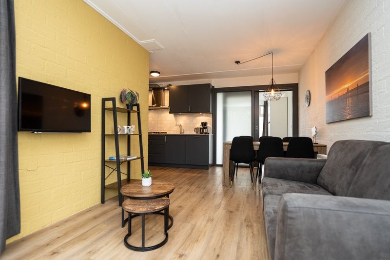 Gezellige woonkamer van Vakantiehuis 34A in De Cocksdorp, Texel met moderne inrichting.