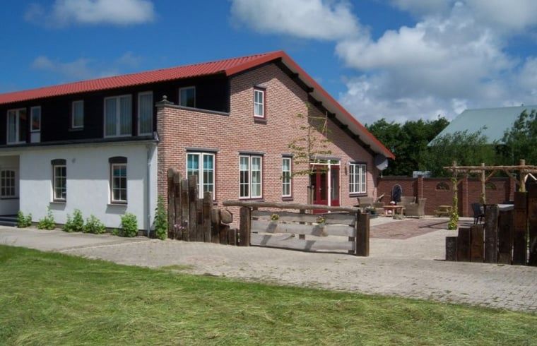 Ferienhaus in De Cocksdorp, Texel: charmantes Ferienhaus mit grossem Garten und Terrasse auf den Watteninseln, ideal zum Entspannen in der Natur.