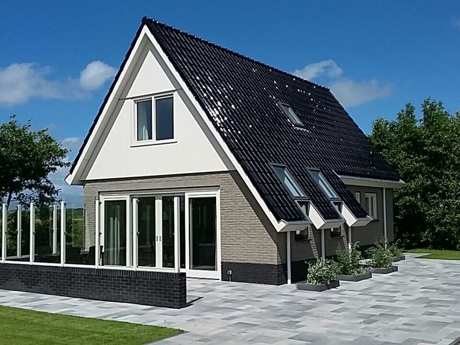 Zevenbergen Texel - Bungalow Zevenbergen in De Cocksdorp met ruime veranda en modern terras.