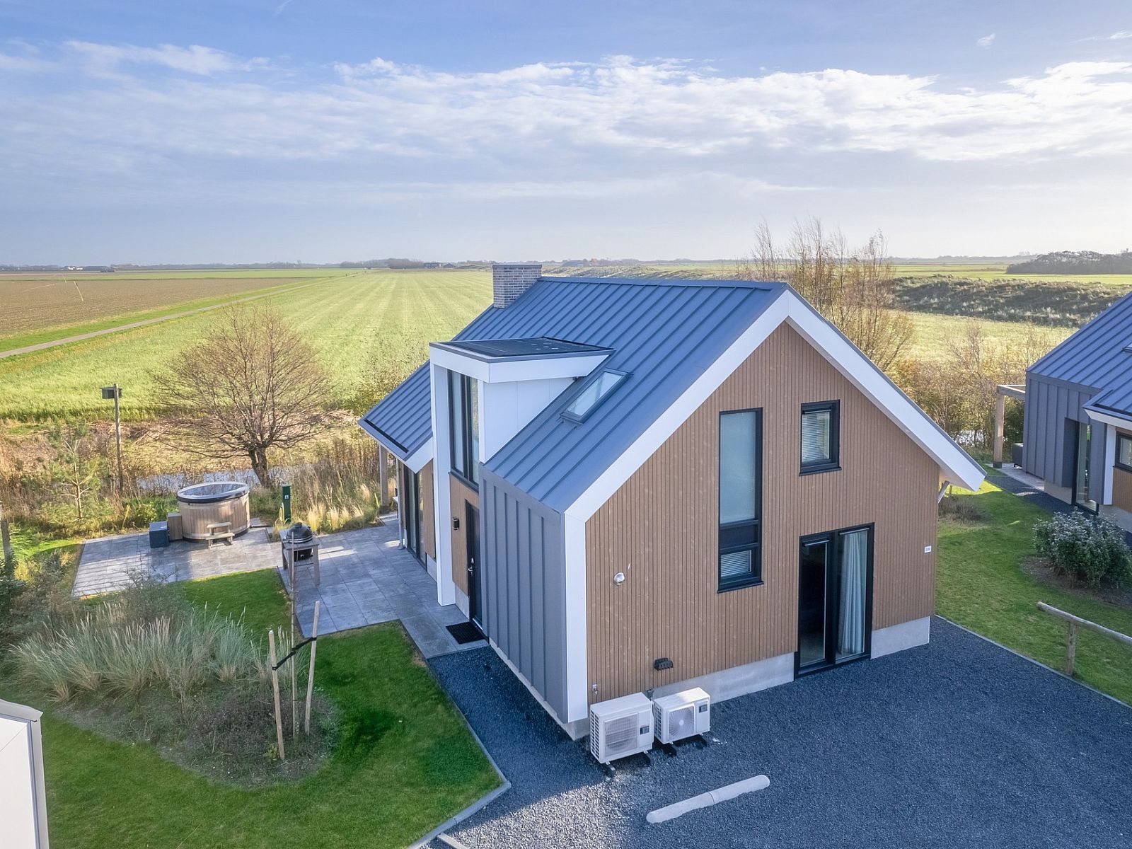 Freistehendes Haus in De Cocksdorp, Texel, mit Blick ber weite Felder von der Terrasse, ideales Ferienhaus auf den Watteninseln.