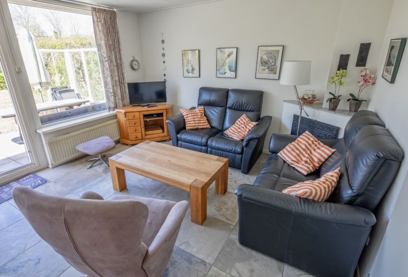 Gemuetliches Wohnzimmer des Ferienhauses Slufterhoek 078 in De Cocksdorp, Texel.