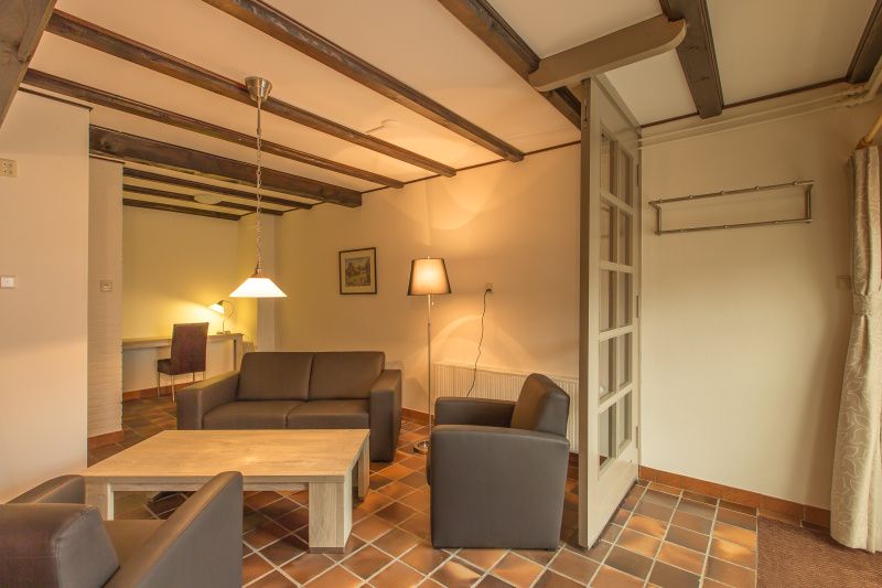 Gezellige woonkamer in Type S-2 vakantiehuis, De Cocksdorp, Texel, met comfortabele zithoek.