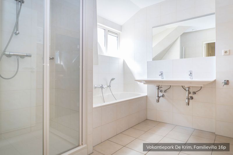Modern bathroom in Family villa 16 persons, De Cocksdorp, Texel with bath and shower.