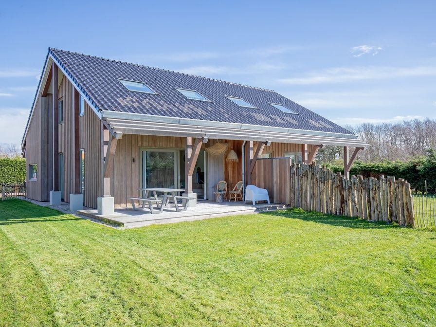 Vakantiehuis Griend in De Cocksdorp, Texel met ruime veranda en groene tuin.