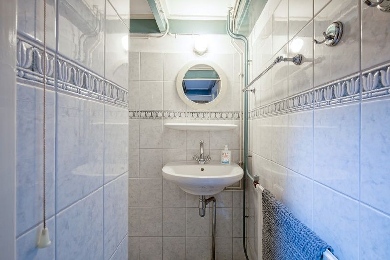 Stijlvolle doucheruimte in vakantiehuis Muyweg 062, De Cocksdorp, Texel met moderne afwerking.