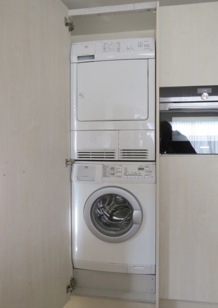 Praktische wasruimte met wasmachine in Huisje Krimweg, vakantiehuis in De Cocksdorp Texel.