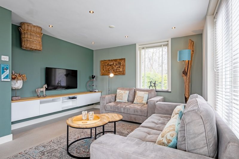 Gezellige woonkamer in Bungalow Postweg 109, De Cocksdorp, Texel. Comfortabel vakantiehuis op de Waddeneilanden.