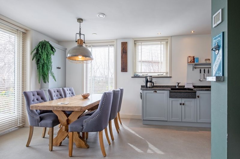 Eetkamer in Bungalow Postweg 109, De Cocksdorp, Texel. Gezellig vakantiehuis op de Waddeneilanden.