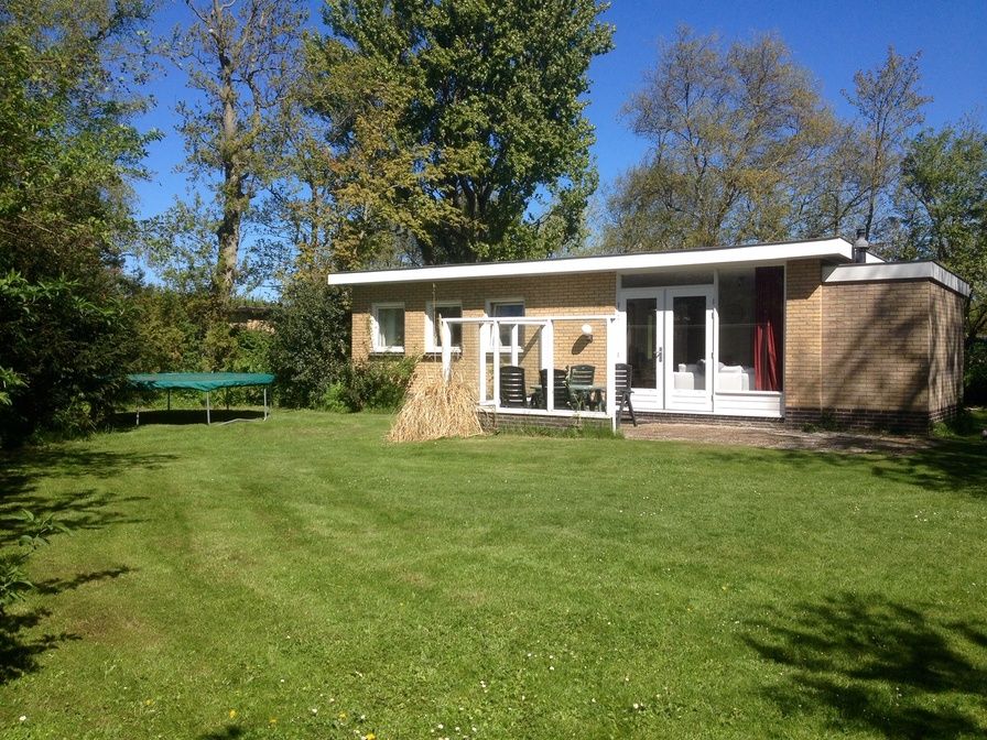 Bungalowpark Slufteroord - Vakantiehuis Slufteroord 270 in De Cocksdorp, Texel met ruime tuin en trampoline.