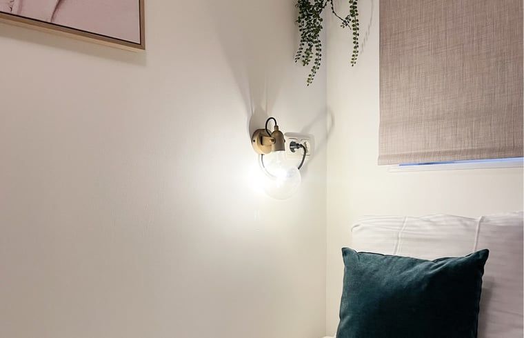 Sfeervolle verlichting in slaapkamer van Vakantiehuis in De Cocksdorp, Texel.