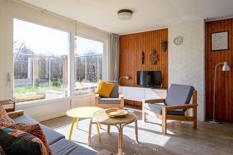 Gezellige zithoek in Vakantiehuis Slufteroord 292, Bungalowpark Slufteroord, De Cocksdorp, Texel, perfect voor ontspannen avonden.