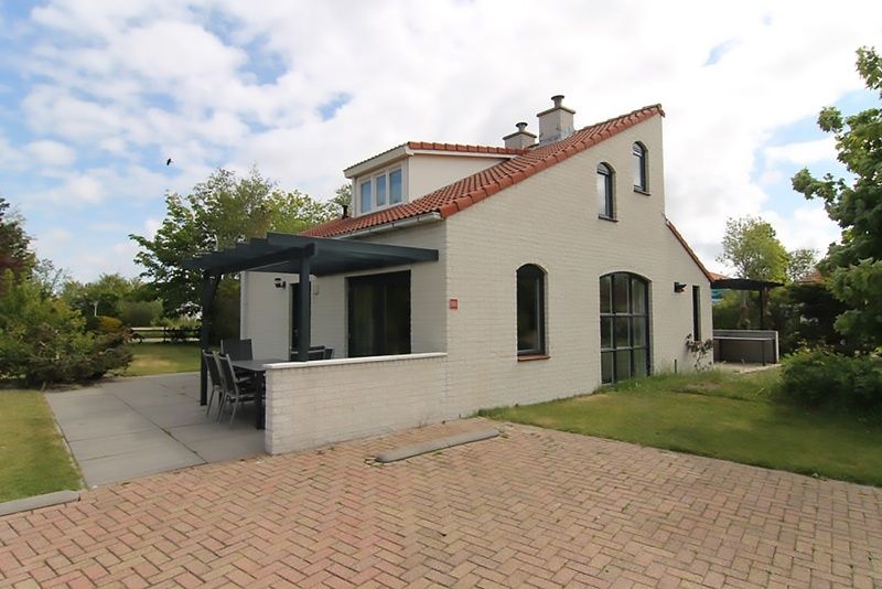 Vakantiehuis D 503 in De Cocksdorp, Texel biedt een charmante buitenruimte met terras en groene omgeving op de Waddeneilanden.