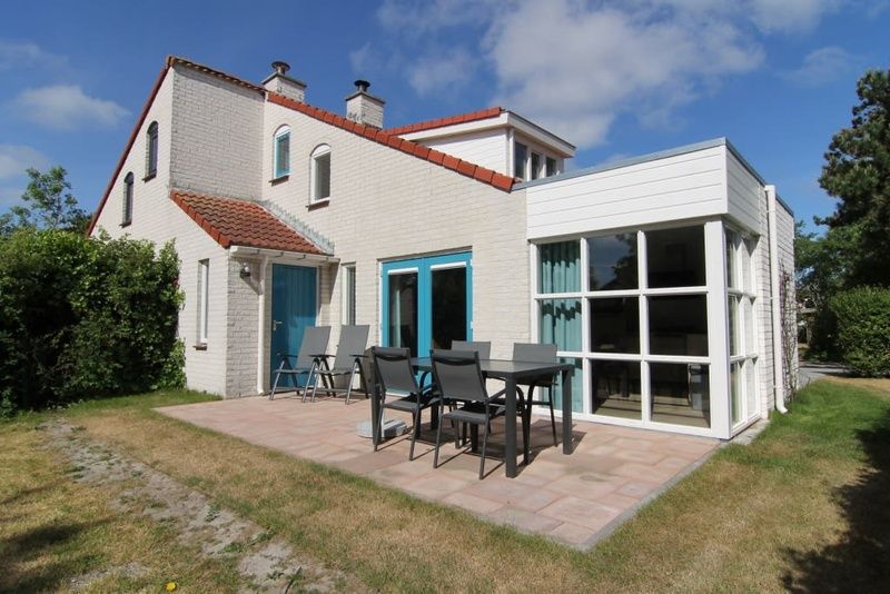 Vakantiehuis D 617 in De Cocksdorp, Texel biedt een zonnig terras en ruime tuin voor een ontspannen verblijf op de Waddeneilanden.