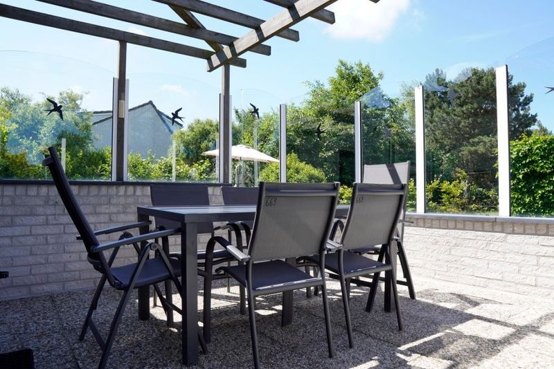 Enjoy the sunny terrace of Holiday home D 669 in De Cocksdorp, Texel, overlooking the green surroundings of the Wadden Islands.