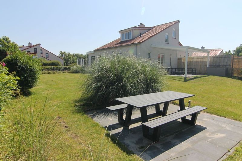 Geniet van de ruime tuin bij Vakantiehuis D 477 in De Cocksdorp, Texel. Ontspan in de natuur van de Waddeneilanden.