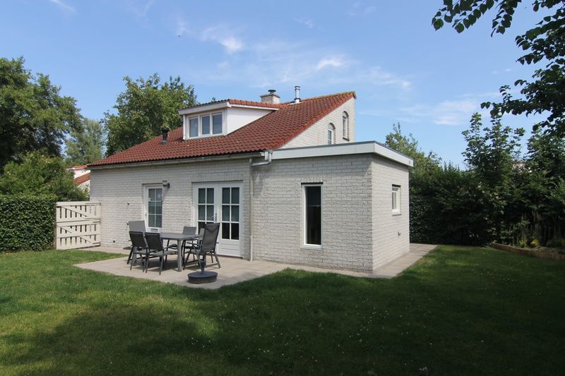 Ferienhaus D 618 in De Cocksdorp, Texel mit sonniger Terrasse und gruenem Garten, ideal fuer einen erholsamen Aufenthalt auf den Watteninseln.