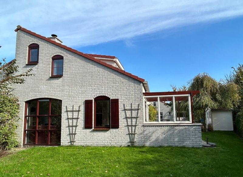 Vakantiehuis D 531 in De Cocksdorp, Texel, biedt een charmante buitenkant met ruime tuin, ideaal voor een ontspannen verblijf op de Waddeneilanden.