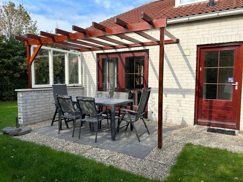 Vakantiehuis D 531 in De Cocksdorp, Texel, met zonnig terras en comfortabele zitruimte, ideaal voor ontspanning op de Waddeneilanden.