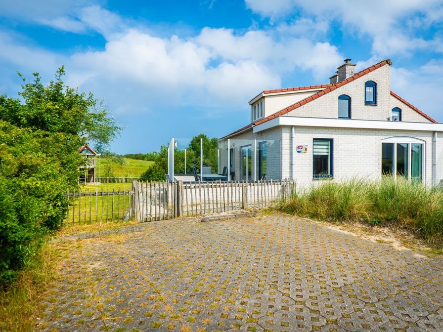Vakantiehuis D 473 in De Cocksdorp, Texel, biedt een prachtig uitzicht op de omringende natuur vanaf het terras.