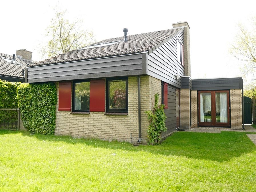 Vakantiehuis B 261 in De Cocksdorp, Texel, biedt een charmant verblijf met een groene tuin en gezellige buitenruimte op de Waddeneilanden.