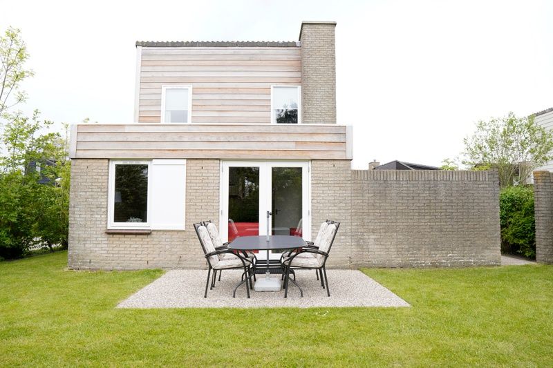 Vakantiehuis B 281 in De Cocksdorp, Texel met ruime tuin en terras, ideaal voor ontspanning op de Waddeneilanden.