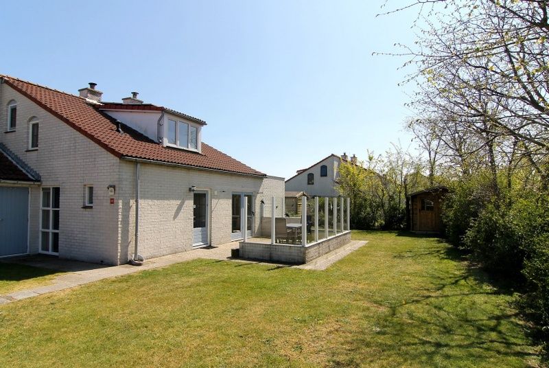 Vakantiehuis D 485 in De Cocksdorp, Texel, met ruime tuin en terras, ideaal voor een ontspannen verblijf op de Waddeneilanden.