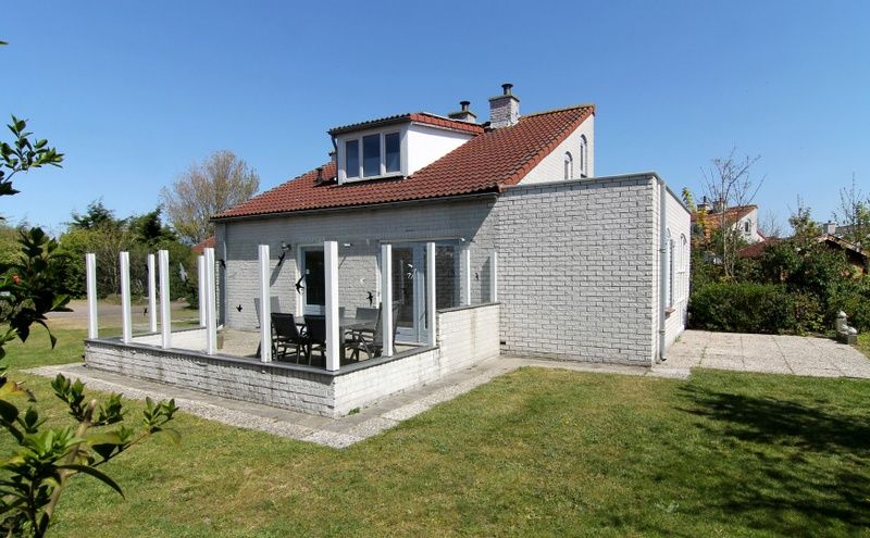 Vakantiehuis D 485 in De Cocksdorp, Texel met zonnige veranda en groene tuin, ideale vakantiewoning op de Waddeneilanden.
